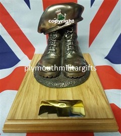 Durham Light Infantry (DLI) Regiment Presentation Boot & Beret Figure Light Oak base